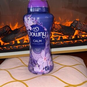 Downy Calm Lavender & Vanilla Bean Laundry Scent Booster - Purple